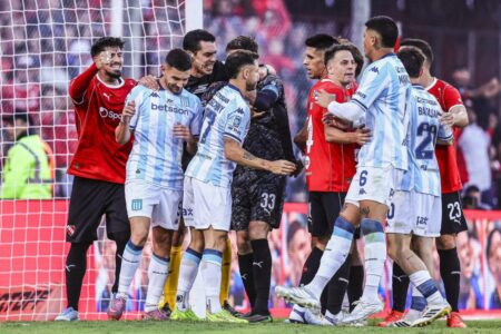 El penal de Maravilla Martínez que subió la tensión en el clásico Independiente - Racing imagen-5