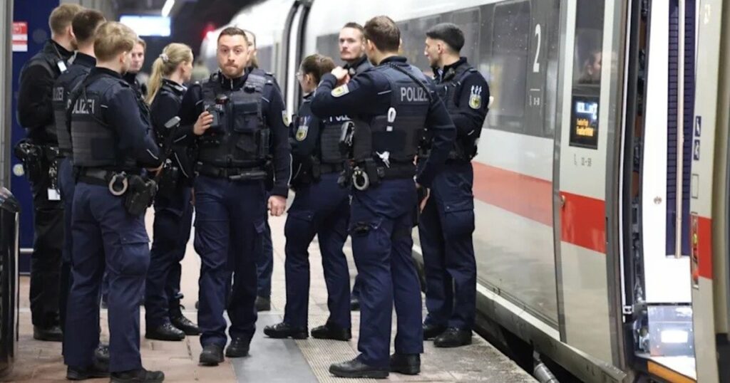 Detonan pirotecnia dentro de un tren de alta velocidad en Alemania: hay 12 heridos y 180 evacuados imagen-99