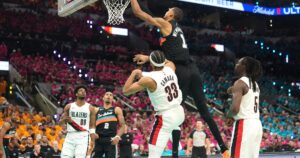 Playoffs NBA: festival de Wembanyama para unos Spurs que arrancaron a full imagen-2