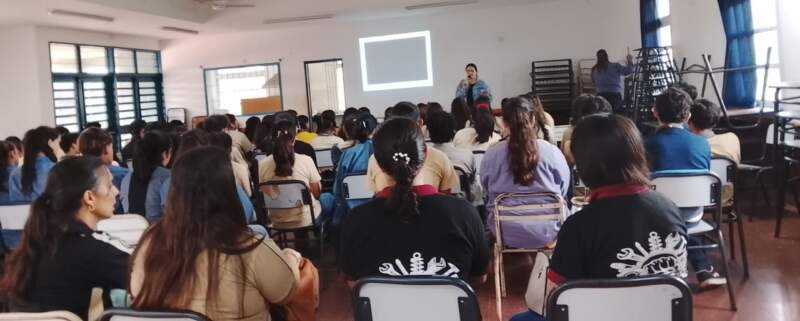 Apuestas, pantallas y consumo: el Programa de Juego Responsable llevó a las aulas de Corpus y Dos de Mayo un debate sobre los hábitos que marcan a la adolescencia imagen-5