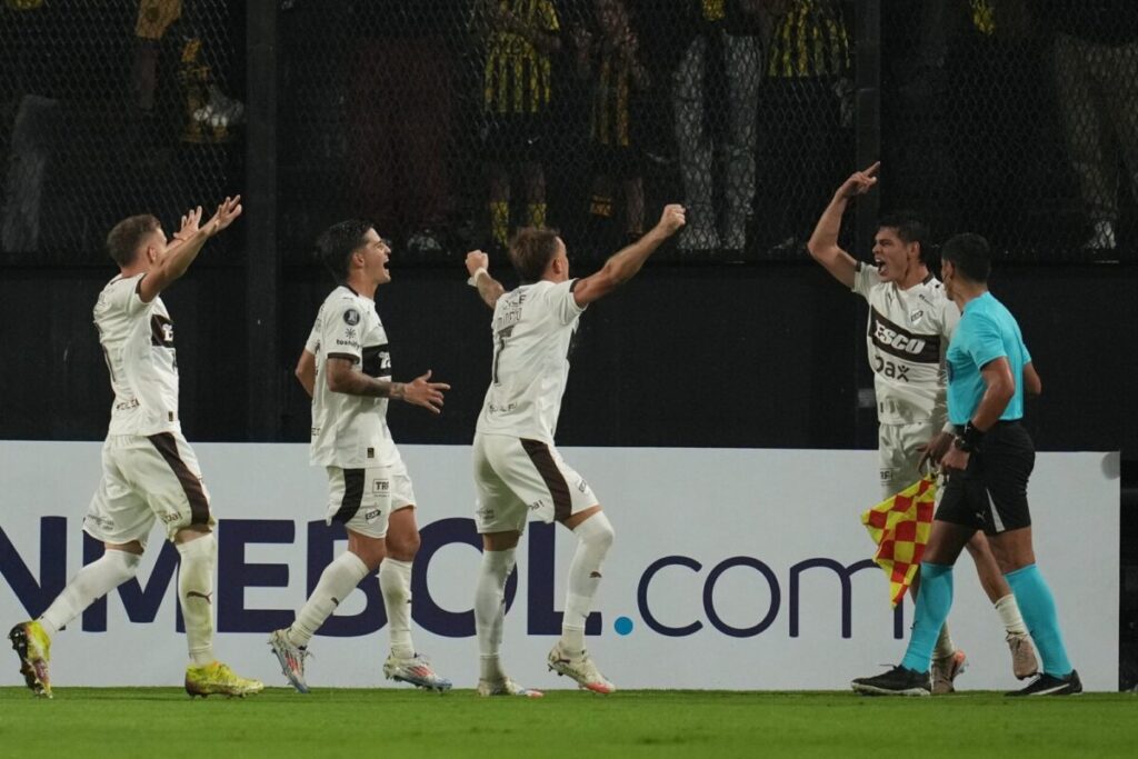 Hazaña en la Copa Libertadores: Platense venció a Peñarol en Uruguay en su primer viaje internacional imagen-5
