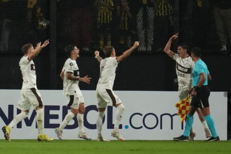 Hazaña en la Copa Libertadores: Platense venció a Peñarol en Uruguay en su primer viaje internacional imagen-13
