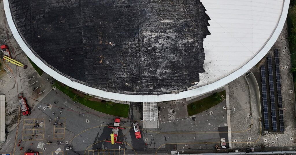 Feroz incendio en el velódromo de Río de Janeiro, sede de los JJOO 2016 imagen-42