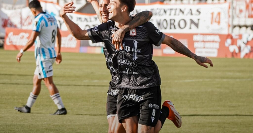 Ricky Centurión volvió al gol pero Morón lo dio vuelta y sigue líder imagen-4