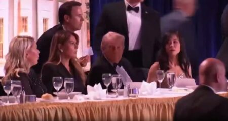 Los videos del momento en el que los agentes del Servicio Secreto evacuaron a Donald Trump imagen-7