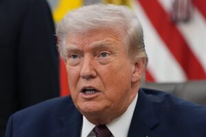 Guerra de Estados Unidos e Israel contra Irán, en vivo: Trump asegura que bloqueará el estrecho de Ormuz imagen-2