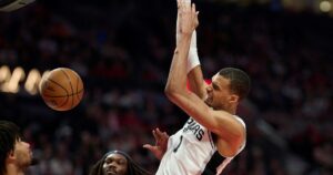 Playoffs NBA: volvió Wembanyama y los Spurs quedaron a un partido de la clasificación imagen-3