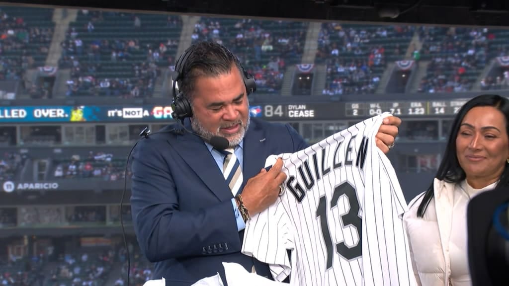 En Chicago: el venezolano Ozzie Guillén rompió en llanto en vivo al enterarse de que los White Sox retirarán su número En Chicago: el venezolano Ozzie Guillén rompió en llanto en vivo al enterarse de que los White Sox retirarán su número imagen-95