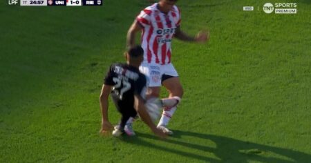 Duró 25 segundos en cancha: así fue la roja exprés de Goitía de Riestra imagen-18