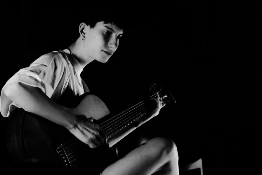 Eugenia Krako presenta "Guardo en el Norte": Un susurro de monte y sintetizadores en el corazón de Misiones imagen-4