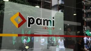 Deuda del PAMI y crisis millonaria nacional golpean a jubilados: “Tenés que optar entre comprar medicamentos o alimentarte” Deuda del PAMI y crisis millonaria nacional golpean a jubilados: “Tenés que optar entre comprar medicamentos o alimentarte” imagen-122