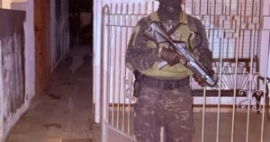 Allanan dos casas, pero encuentran cocaína y marihuana en el lugar menos pensado: en el asiento de bebé del auto Allanan dos casas, pero encuentran cocaína y marihuana en el lugar menos pensado: en el asiento de bebé del auto imagen-1