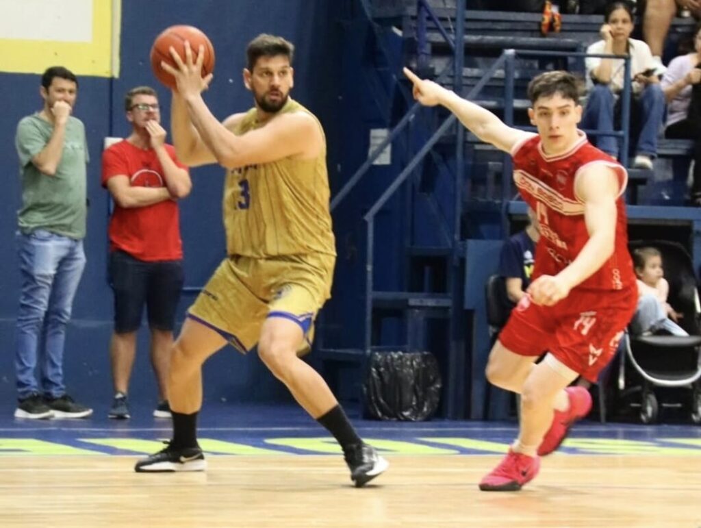 Mitre sufrió en casa y lo ganó sobre el cierre imagen-3