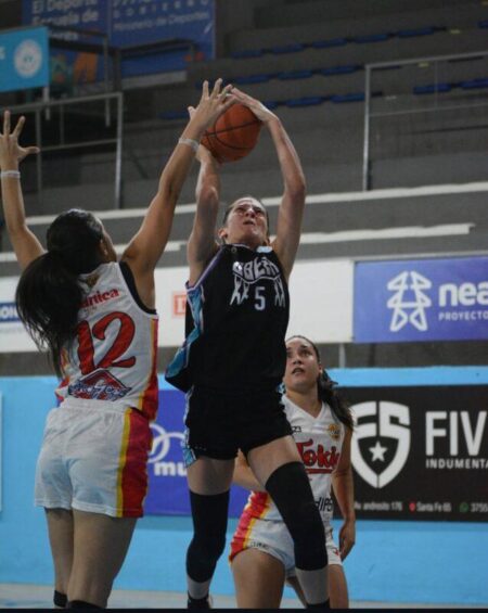 Luz y Fuerza recibe a OTC con la mirada puesta en la cima de la tabla imagen-47