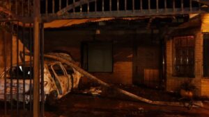 Se incendió un auto en plena madrugada en Posadas por un posible cortocircuito imagen-1