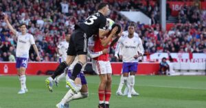 Video: la tremenda atajada de Dibu en Europa League imagen-2