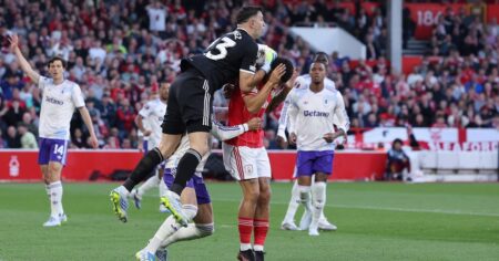 Video: la tremenda atajada de Dibu en Europa League imagen-9