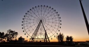 Terror en un parque de diversiones en India: una atracción colapsó, se derrumbó y 37 personas cayeron al vacío Terror en un parque de diversiones en India: una atracción colapsó, se derrumbó y 37 personas cayeron al vacío imagen-4