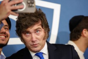 Javier Milei y sus medidas, en vivo: las restricciones a periodistas en Casa Rosada y la caída de bonos argentinos imagen-3