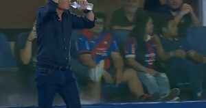 Debut con goleada de Ariel Holan en Paraguay Debut con goleada de Ariel Holan en Paraguay imagen-2