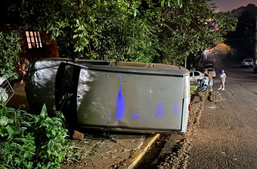 Accidente vial interrumpe el tránsito en avenida Antártida Argentina imagen-76