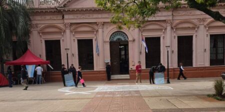 No pueden volver a la fuerza y ahora arriesgan otra imputación por mostrarse como policías imagen-12