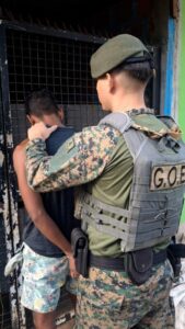 Megaoperación policial con más de 2.500 efectivos en barrios de toda la provincia imagen-1