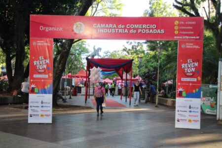 La plaza San Martín vibró al ritmo de El Reventón en su segunda jornada imagen-15