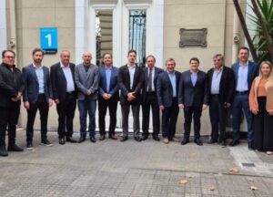 Misiones y Brasil promueven agenda binacional para ampliar horarios y agilizar el tránsito en pasos fronterizos Misiones y Brasil promueven agenda binacional para ampliar horarios y agilizar el tránsito en pasos fronterizos imagen-1