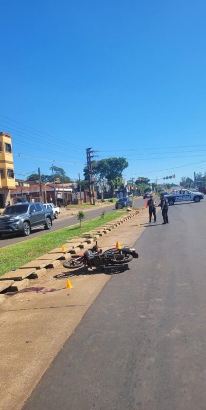 Un motociclista resultó lesionado tras despistar en la avenida Quaranta en Posadas imagen-12
