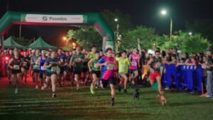 Más de 500 personas participaron del desafío nocturno Re Corro Posadas en la costanera Oeste imagen-4