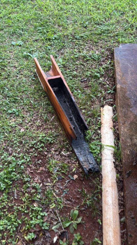 Casi se incendia completamente una capilla por una vela encendida como promesa imagen-11