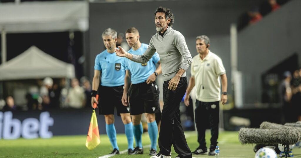 Eduardo Domínguez y la «urgencia» de un resultado positivo después de dos derrotas al hilo de Atlético Mineiro Eduardo Domínguez y la "urgencia" de un resultado positivo después de dos derrotas al hilo de Atlético Mineiro imagen-5