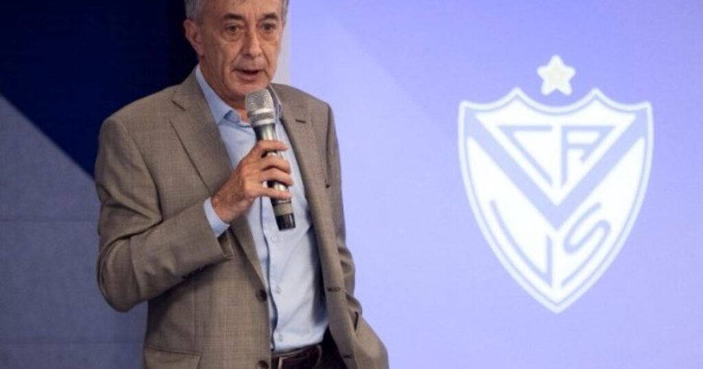 El vicepresidente de Vélez, crítico con la AFA: «No hay que levantar la mano en forma sistemática» y «no alcanza ni para dos jugadores» El vicepresidente de Vélez, crítico con la AFA: "No hay que levantar la mano en forma sistemática" y "no alcanza ni para dos jugadores" imagen-4