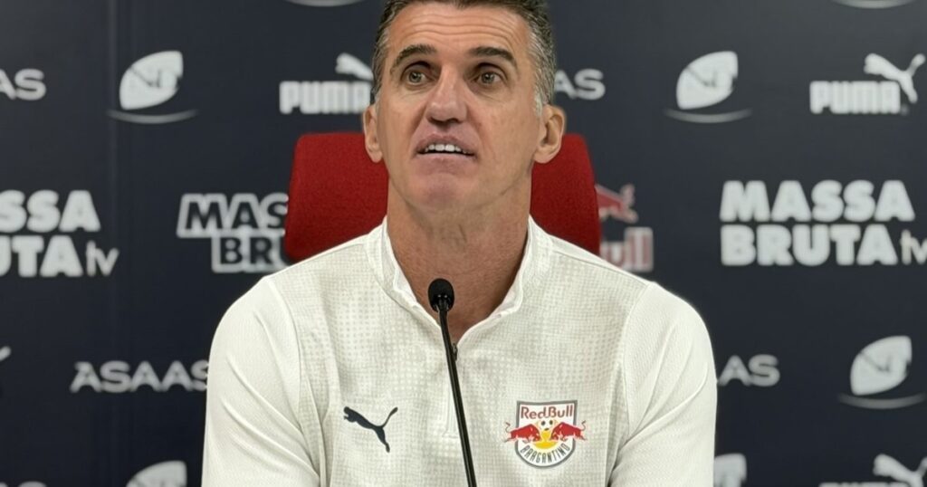 Veinte años después: el poco recordado antecedente del técnico de Bragantino enfrentando a River imagen-5