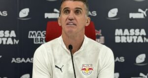 Veinte años después: el poco recordado antecedente del técnico de Bragantino enfrentando a River imagen-4