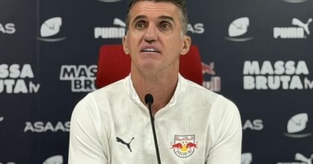 Veinte años después: el poco recordado antecedente del técnico de Bragantino enfrentando a River imagen-16