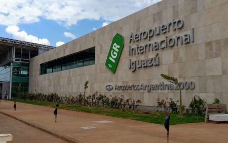 Denuncian a un pasajero ruso por abuso a una tripulante de cabina en un vuelo hacia Iguazú imagen-14