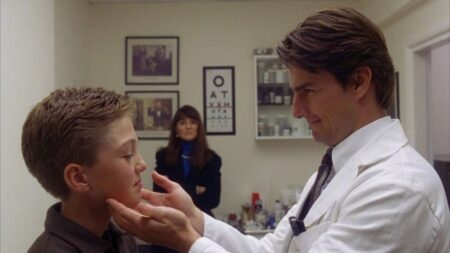 La familia de Stanley Kubrick aparece en ‘Eyes Wide Shut’. El motivo no fue el amor, sino un aterrador accidente real La familia de Stanley Kubrick aparece en 'Eyes Wide Shut'. El motivo no fue el amor, sino un aterrador accidente real imagen-109