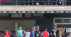 Debutó el nigeriano Johnson Nsumoh en Riestra: su partido y el video de su ingreso Debutó el nigeriano Johnson Nsumoh en Riestra: su partido y el video de su ingreso imagen-2