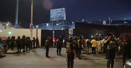 Tragedia en la cancha de Alianza Lima: una avalancha dejó un muerto y 65 heridos imagen-9