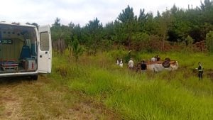 Santa Ana: una mujer despistó y volcó con su vehículo sobre la ruta 103 imagen-7