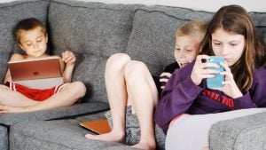 “Hay niños con hasta 67 usuarios distintos en redes”: especialistas advierten sobre las consecuencias del uso de celular sin supervisión en la infancia imagen-8