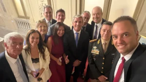 Aumento para la política | Ministros y secretarios de Milei duplicaron su sueldo y cobrarán más de 8 millones de pesos: los detalles del decreto imagen-6