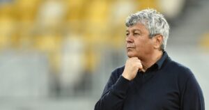 El drama del DT de Rumania en el Repechaje: renunció por su salud y se infartó en el hospital imagen-2