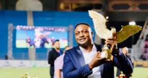 Conmoción en el fútbol: murió el nigeriano Michael Eneramo tras desplomarse en pleno partido imagen-3