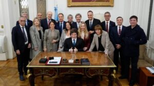 El Gobierno hizo balance positivo de la exposición de Adorni y busca retomar la agenda política imagen-2