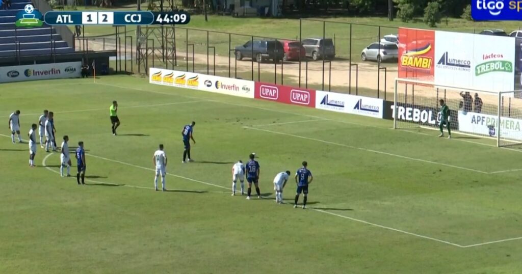 Video: el penal y rebote que atajó a sus 45 años un arquero ex Racing e Independiente imagen-5