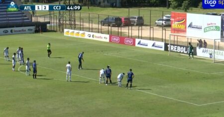 Video: el penal y rebote que atajó a sus 45 años un arquero ex Racing e Independiente imagen-16