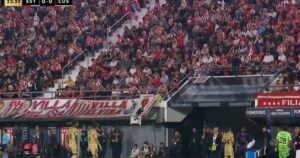 Video: los hinchas de Estudiantes silbaron las pausas de hidratación ante Cusco imagen-1